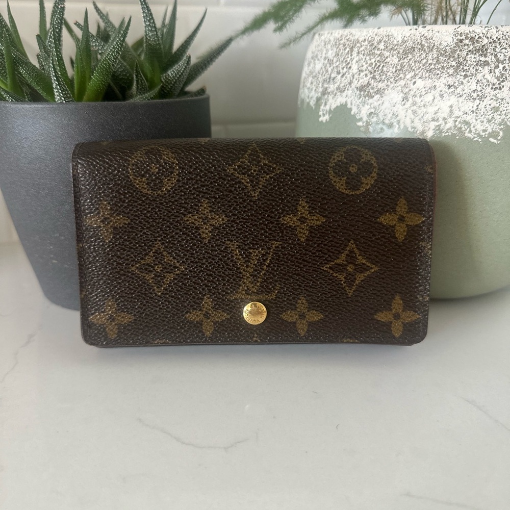 Louis Vuitton Mono snap wallet